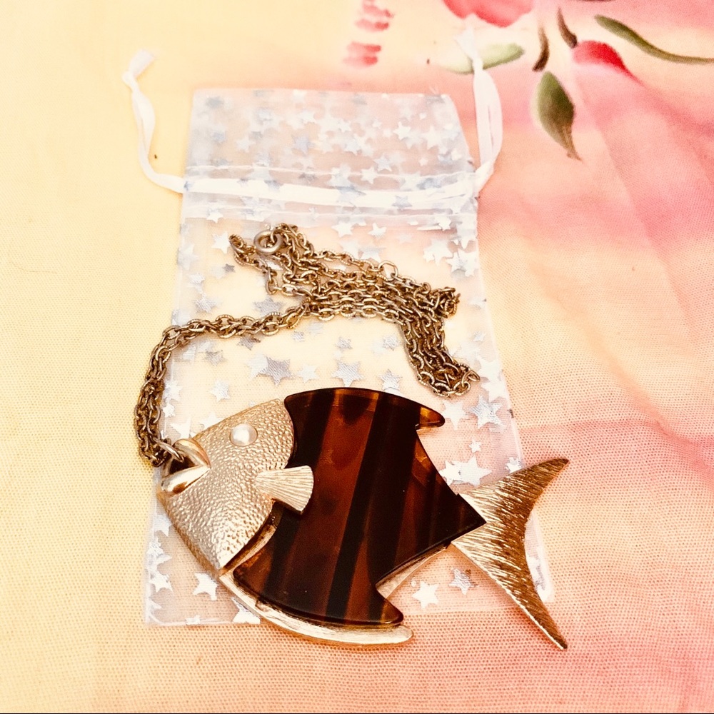 Vintage Sarah Coventry Tiger Fish Pendant - Picture 6 of 8